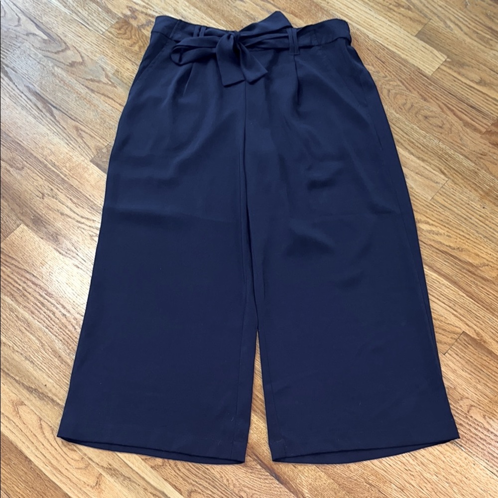 Navy cropped pants